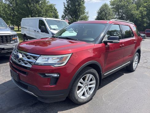 Used 2018 Ford Explorer XLT w/ Equipment Group 202A AWD/4WD image 4