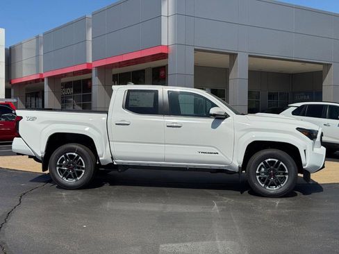 New 2026 Toyota Tacoma TRD Sport AWD/4WD image 2