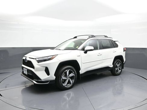 Used 2023 Toyota RAV4 SE w/ Weather & Moonroof Package AWD/4WD image 10