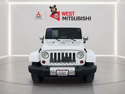 Used 2011 Jeep Wrangler Sahara w/ Connectivity Group image 2