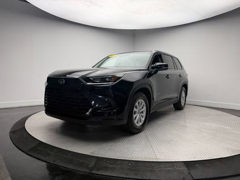 Used 2025 Toyota Grand Highlander AWD image 2