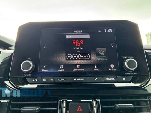 Used 2025 Nissan Pathfinder SV AWD/4WD image 31