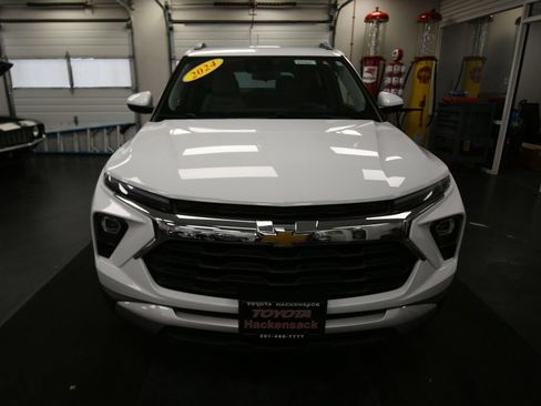 Used 2024 Chevrolet TrailBlazer LT FWD image 3