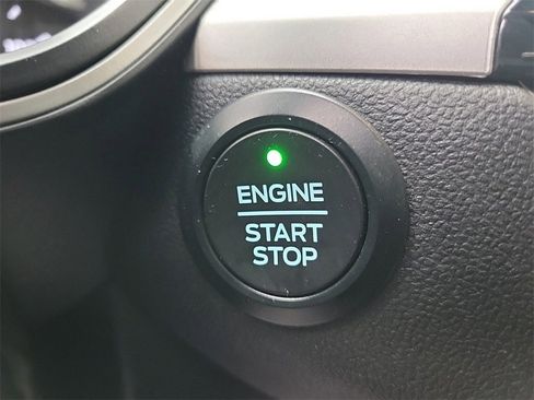 Used 2020 Ford Escape SE image 29
