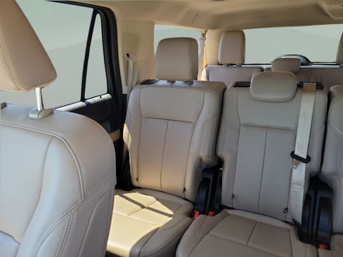 Used 2024 Ford Expedition Max XLT RWD image 8