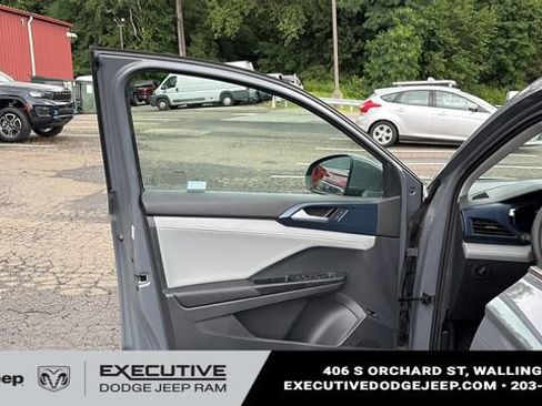 Used 2023 Volkswagen Taos SE AWD/4WD image 8