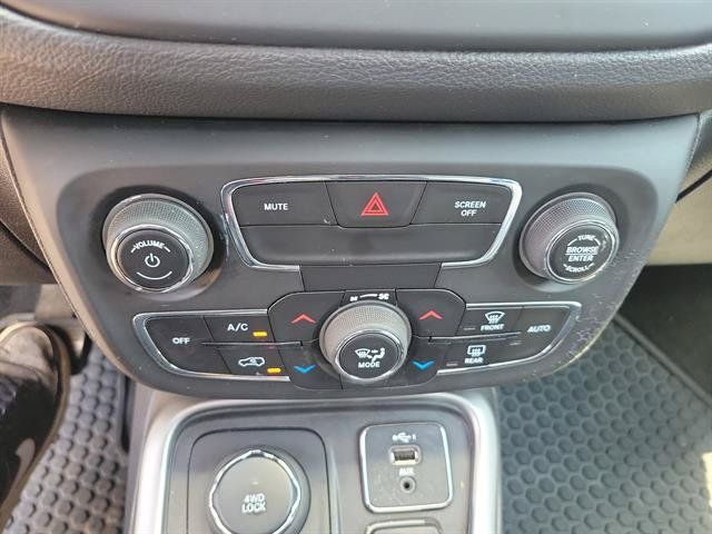 Used 2019 Jeep Compass Latitude w/ Popular Equipment Group AWD/4WD image 13