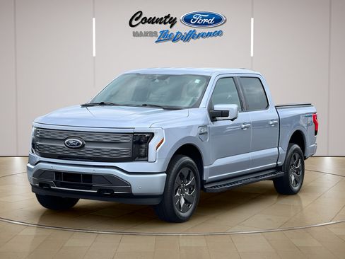 Used 2022 Ford F150 Lightning Lariat AWD/4WD image 2