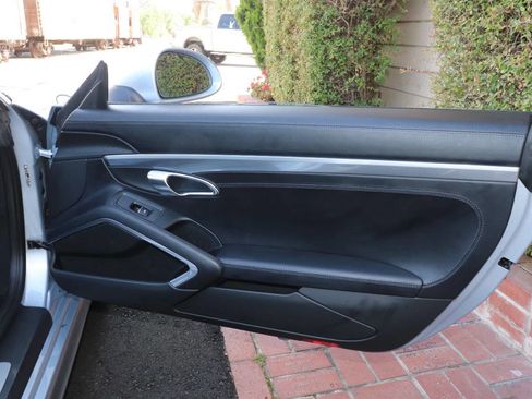 Used 2016 Porsche Boxster image 32