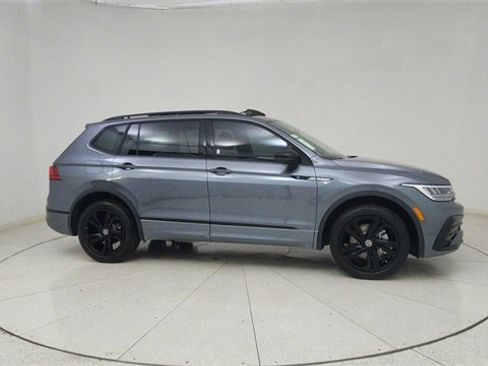 Used 2023 Volkswagen Tiguan SE R-Line image 64
