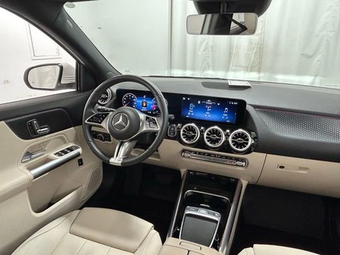 Used 2025 Mercedes-Benz GLA 250 4MATIC image 10