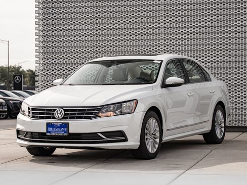Used 2016 Volkswagen Passat 1.8T SE FWD image 7
