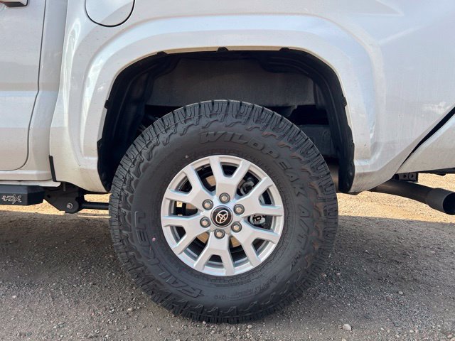 Used 2025 Toyota Tacoma SR5 AWD/4WD image 13