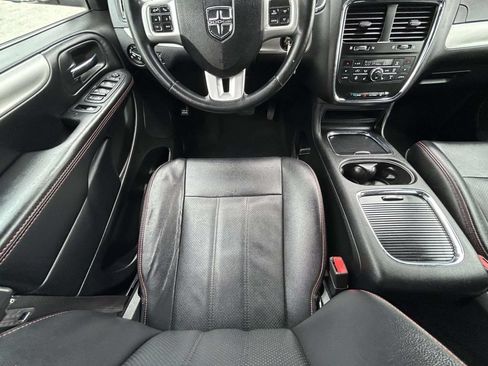 Used 2019 Dodge Grand Caravan GT FWD image 14