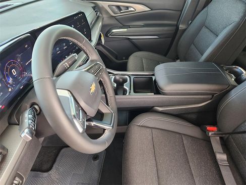 New 2026 Chevrolet Traverse LT w/ Driver Confidence Package image 9