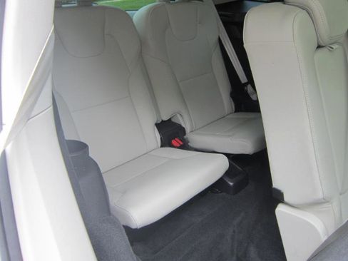 Used 2019 Volvo XC90 T6 Momentum w/ Protection Package Premier AWD/4WD image 11