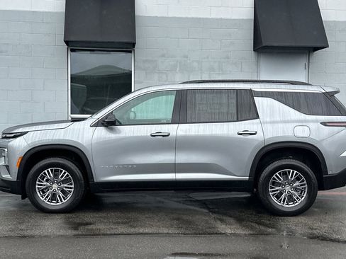 New 2025 Chevrolet Traverse LT w/ Enhanced Driving Package image 9