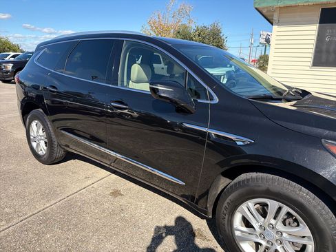 Used 2018 Buick Enclave Essence image 9