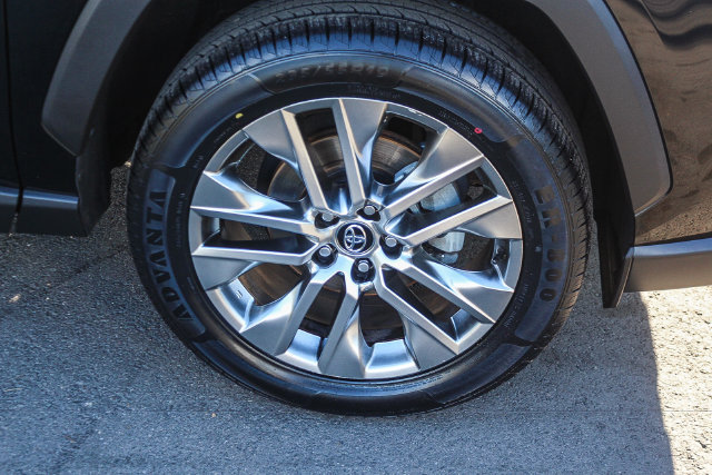 Used 2020 Toyota RAV4 XLE Premium w/ Carpet Mat Package FWD image 12