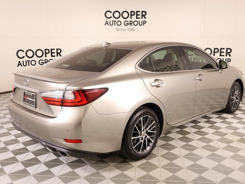 Used 2017 Lexus ES 350 w/ Luxury Package FWD image 22