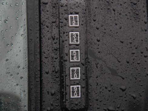 Used 2021 Ford F150 Lariat image 10