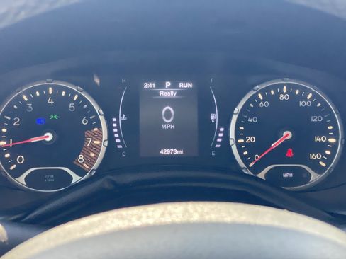 Used 2020 Jeep Renegade Latitude w/ Popular Equipment Group FWD image 17