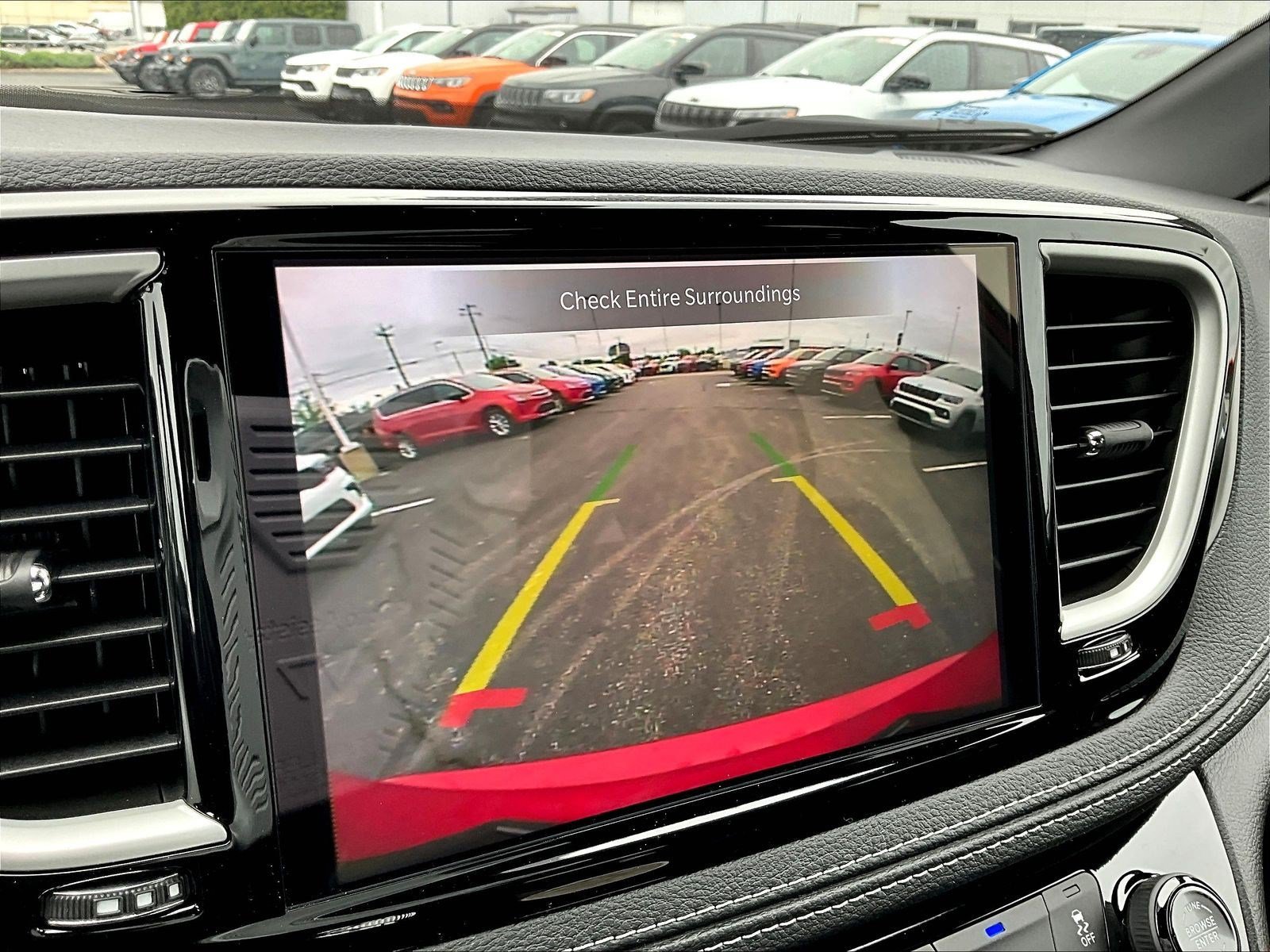 New 2027 Chrysler Pacifica Select AWD/4WD image 24