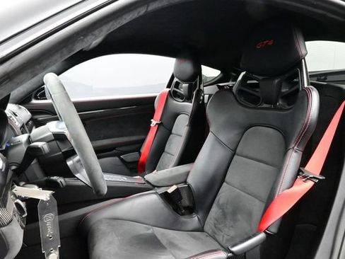 Certified 2016 Porsche Cayman GT4 RWD image 5