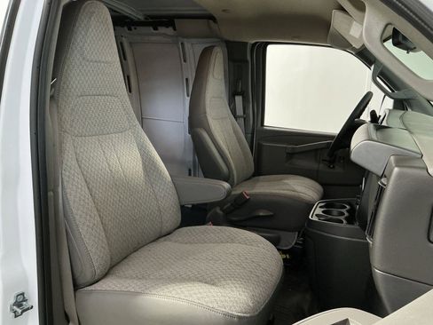 New 2026 Chevrolet Express 2500 image 32