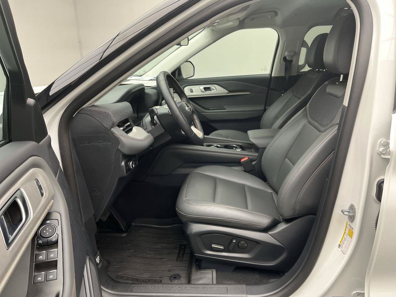 Used 2026 Ford Explorer Active w/ Active Comfort Package AWD/4WD image 3
