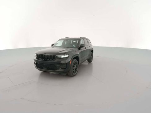 New 2025 Jeep Grand Cherokee Altitude image 3