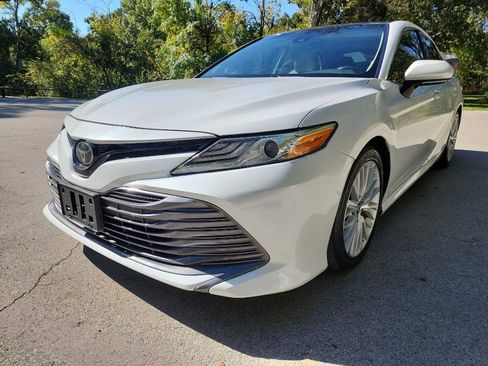 Used 2019 Toyota Camry XSE image 3