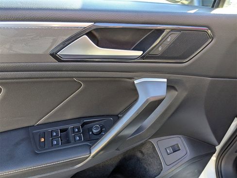 Used 2024 Volkswagen Tiguan SE R-Line image 17