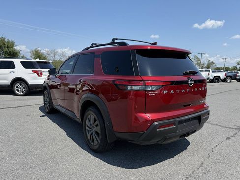 Used 2022 Nissan Pathfinder SV AWD/4WD image 4