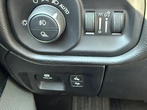 Used 2026 RAM 1500 Laramie AWD/4WD image 16