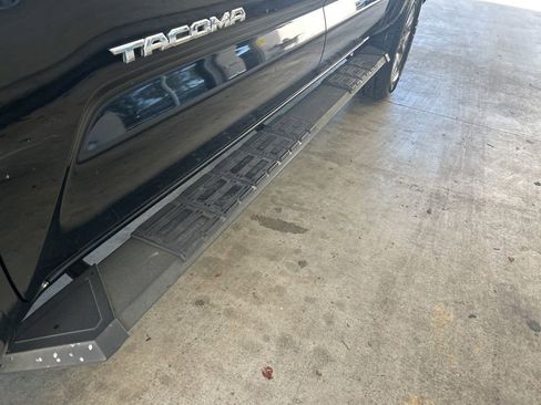 Used 2017 Toyota Tacoma 2WD Double Cab image 15