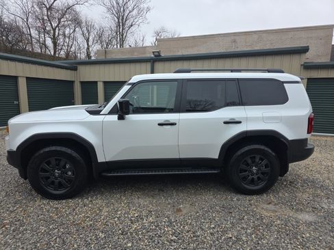 Used 2025 Toyota Land Cruiser image 3