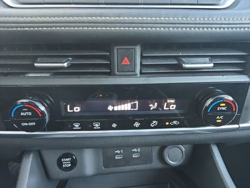 Used 2025 Nissan Rogue SV AWD/4WD image 4