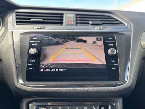 Used 2018 Volkswagen Tiguan SE w/ Panoramic Sunroof Package image 24