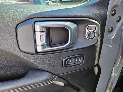 Used 2021 Jeep Wrangler Unlimited Sahara w/ Uconnect 4C Nav & Sound Group AWD/4WD image 25