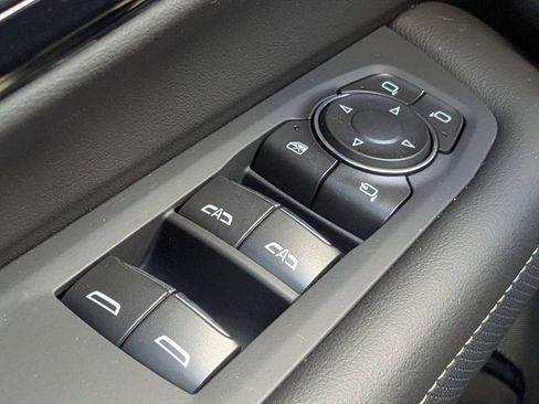 New 2025 Chevrolet Suburban Premier image 29