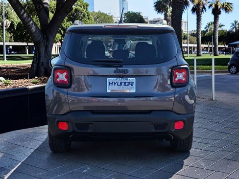 Used 2017 Jeep Renegade Altitude image 5