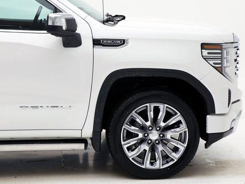 Used 2022 GMC Sierra 1500 Denali w/ Denali Reserve Package AWD/4WD image 4
