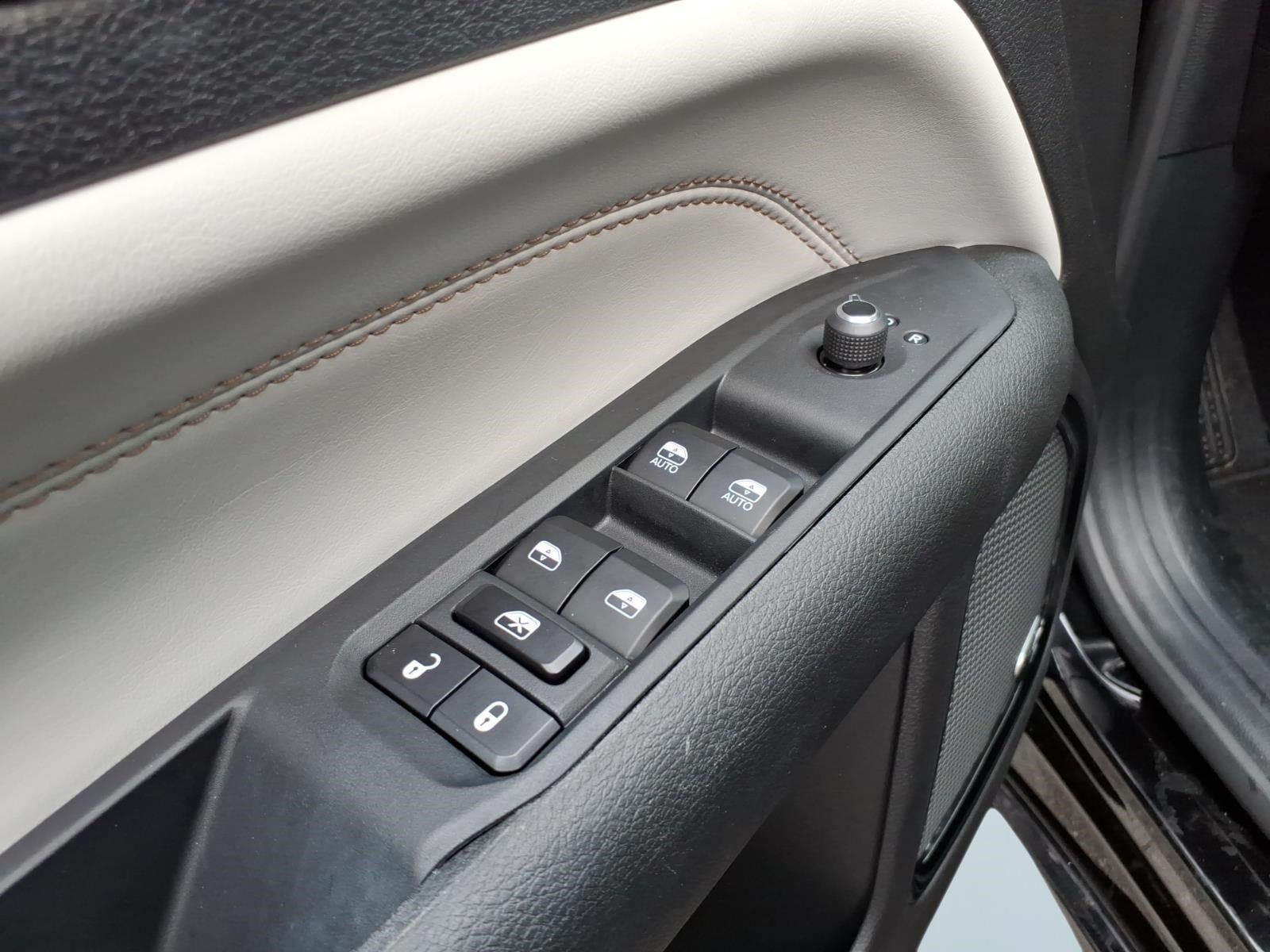 Used 2025 Jeep Compass Limited w/ Elite Group AWD/4WD image 14