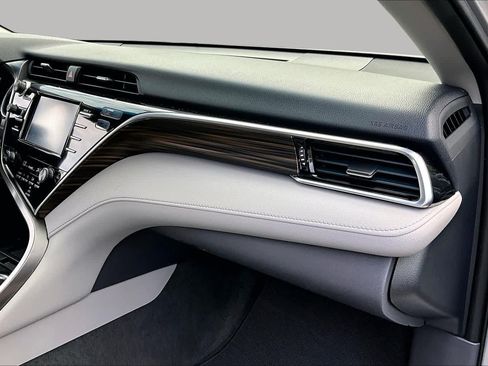 Certified 2018 Toyota Camry XLE FWD image 17