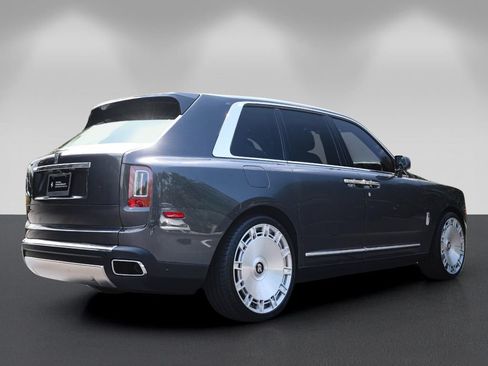 Used 2022 Rolls-Royce Cullinan AWD/4WD image 3