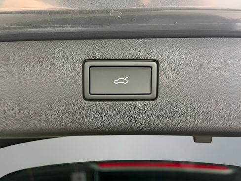 New 2025 Volkswagen Tiguan SE R-Line image 10