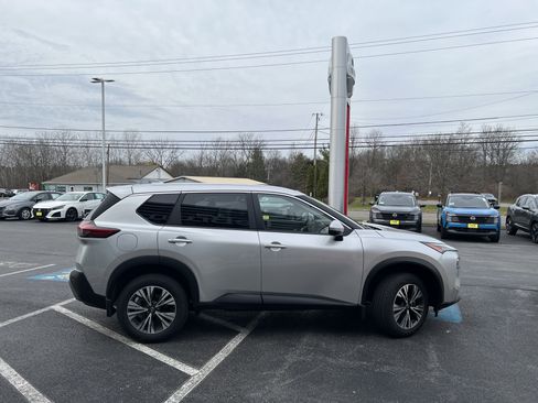 Used 2023 Nissan Rogue SV image 11