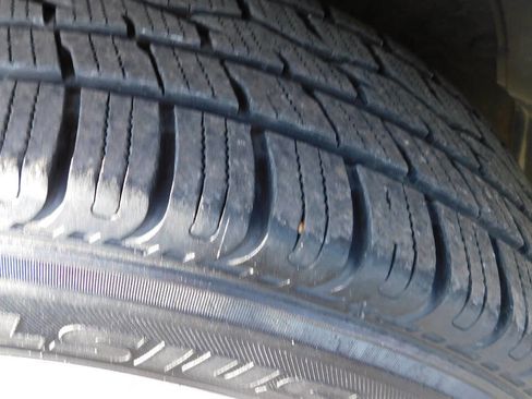 Used 2012 Toyota Highlander SE w/ Tow Pkg image 24