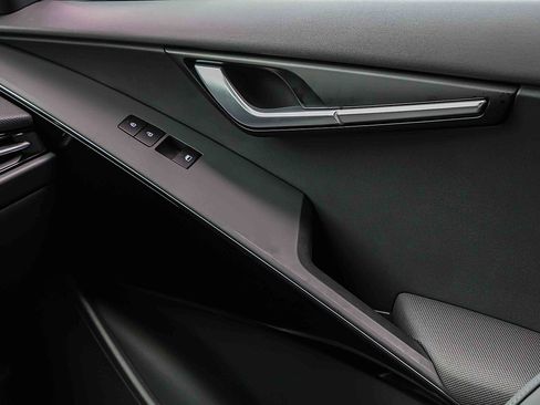 Certified 2025 Kia Niro Wind w/ Wind Preserve Package FWD image 19
